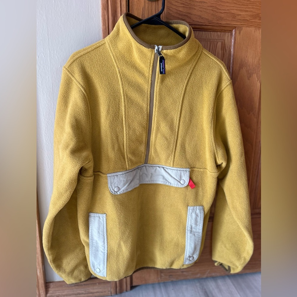 Patagonia Fleece with Gray Details